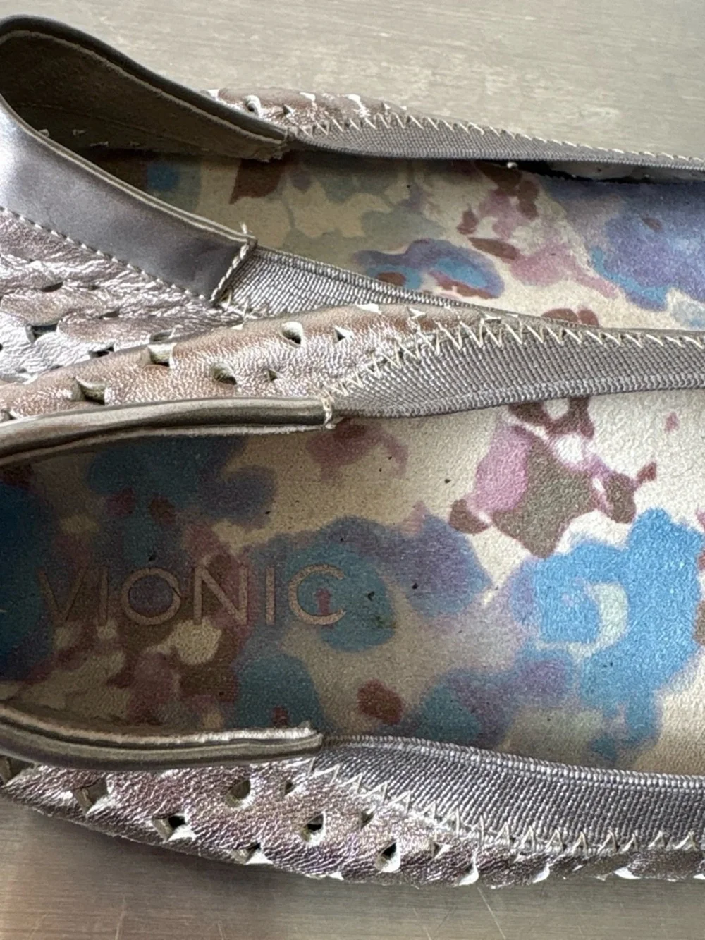Vionic Surin Metallic Silver Perforated Leather Ballet Flats✨
